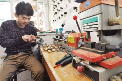 晴隆县开锁店为啥“牛号”频现 听开锁师傅讲什么锁最防盗